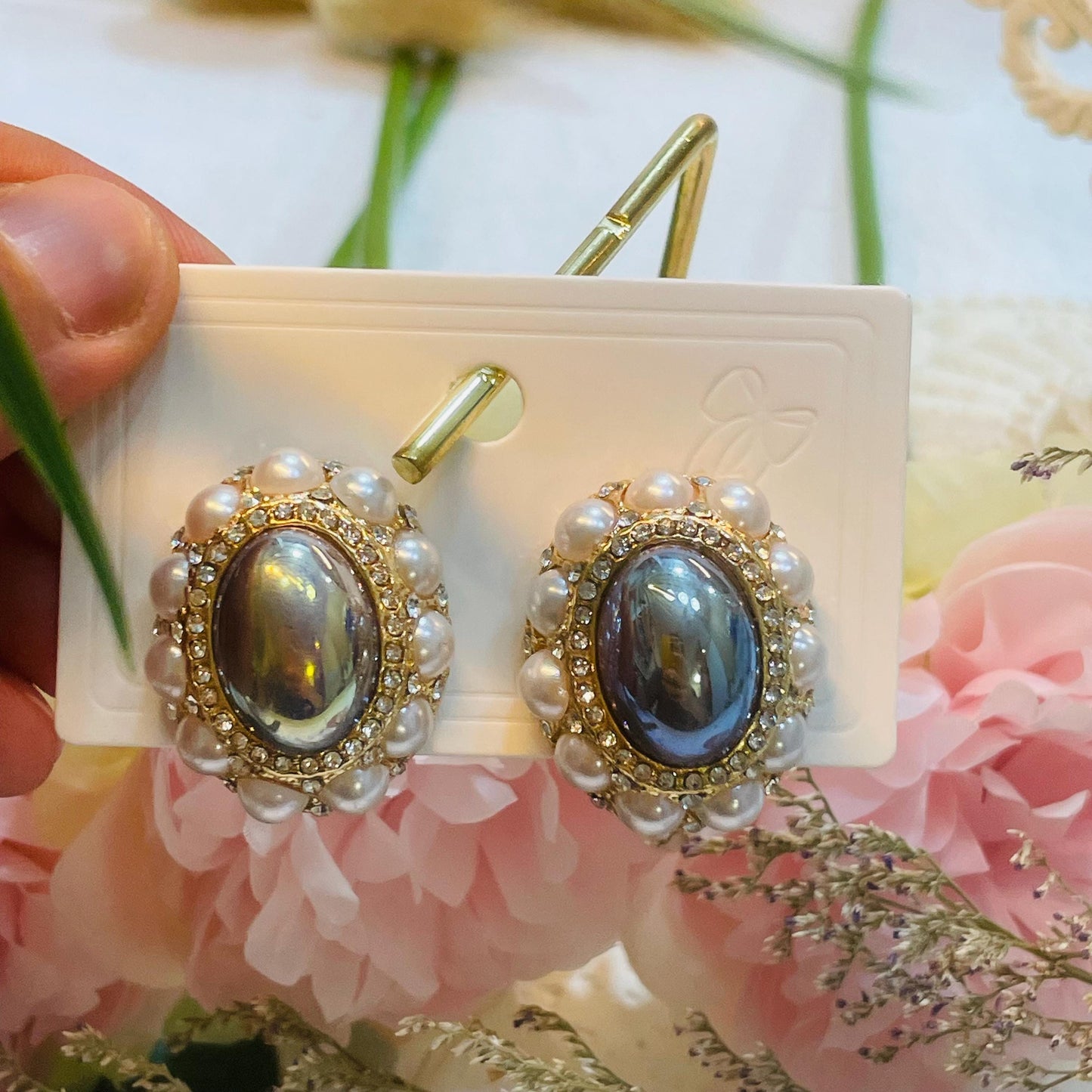 Vintage Gold tone oval Faux Pearl Stud Earrings, Elegant Statement Jewelry, Classic Pearl Earrings, Timeless Gold Tone Studs Gift for Her