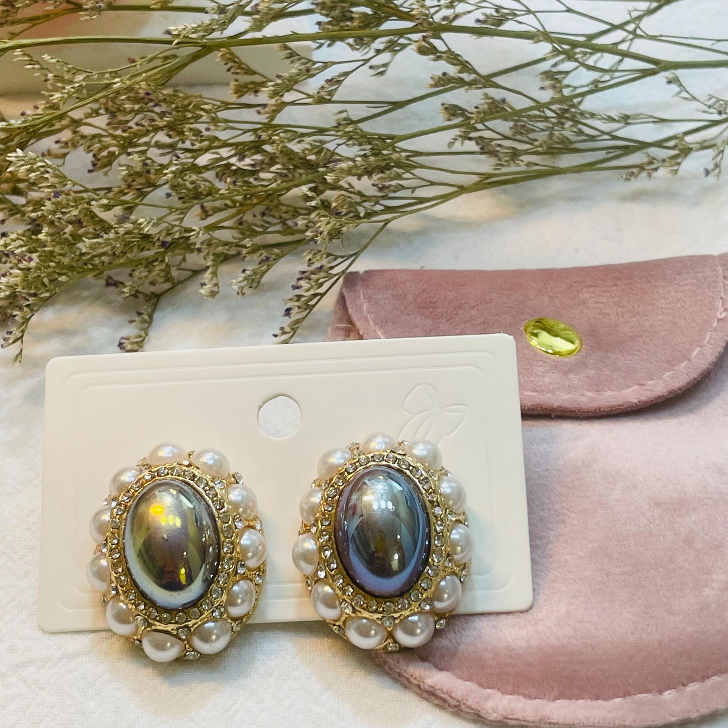 Vintage Gold tone oval Faux Pearl Stud Earrings, Elegant Statement Jewelry, Classic Pearl Earrings, Timeless Gold Tone Studs Gift for Her