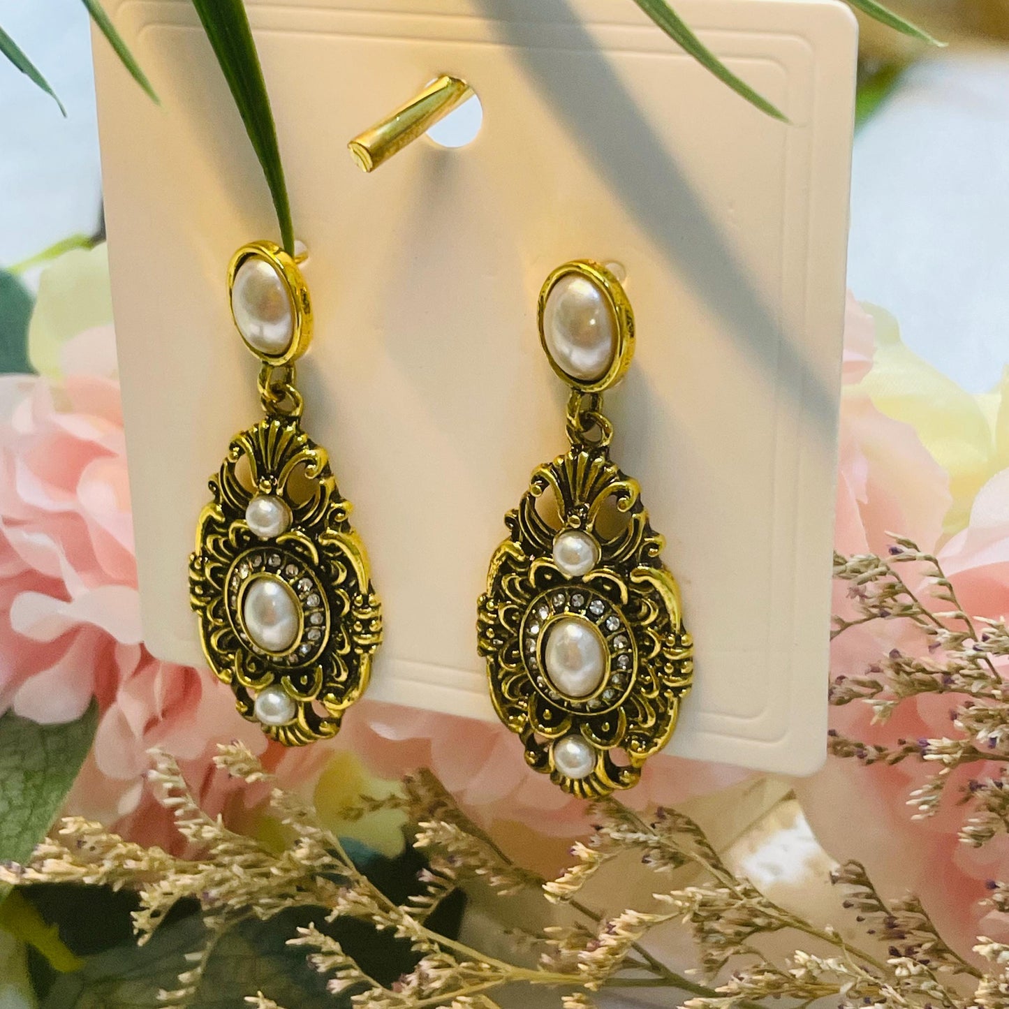 Elegant Gold Pearl Drop Earrings, Vintage Style, Rhinestone and Pearl Dangle Earrings,  retro 90s Statement Jewelry, Perfect Gift for Her