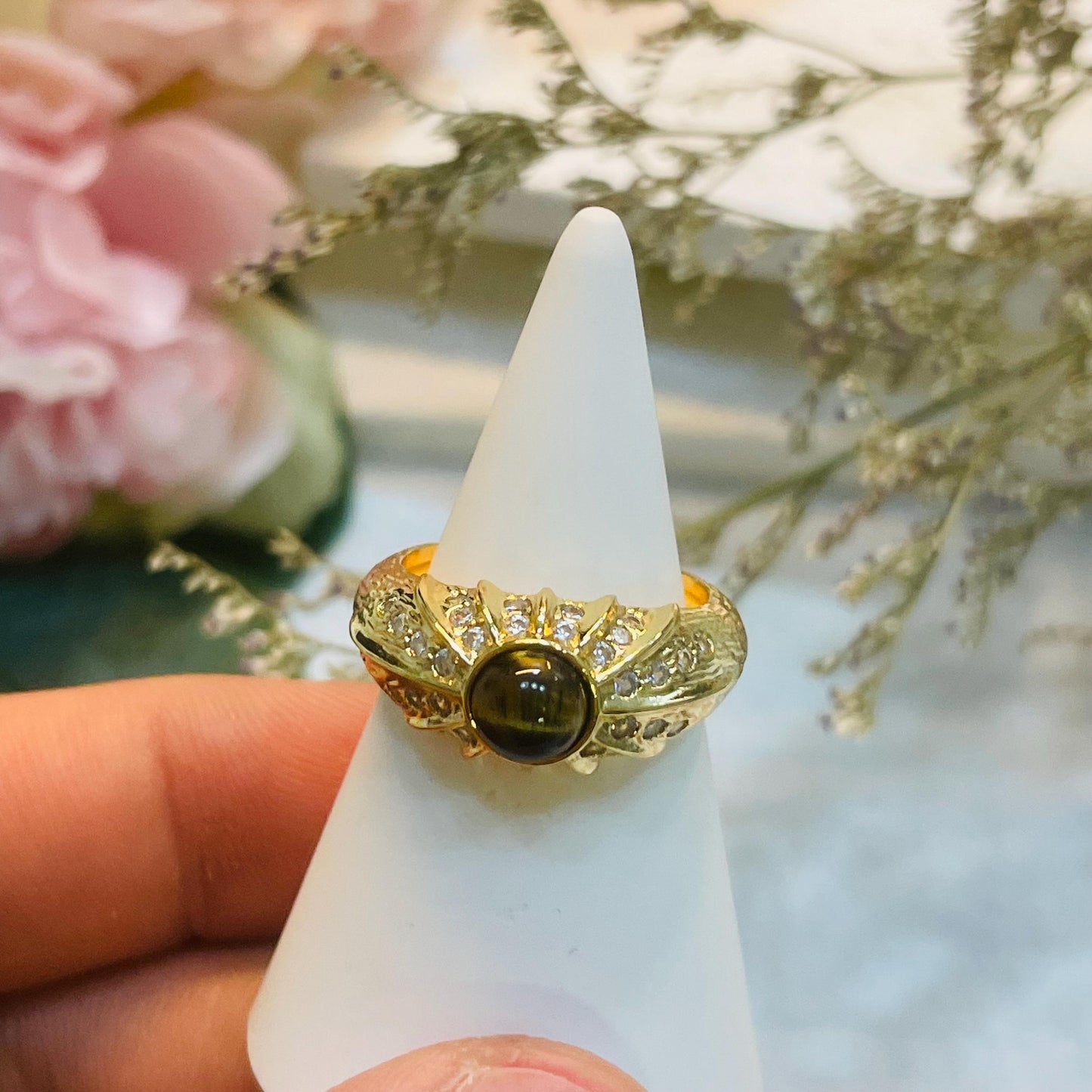 Vintage Gold Crystal Ring, Rhinestone Statement Jewelry, Elegant Gold Ring US Size 6.5, Black Crystal Design, Classic Fashion gift for her