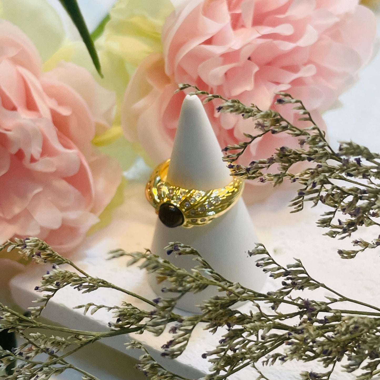 Vintage Gold Crystal Ring, Rhinestone Statement Jewelry, Elegant Gold Ring US Size 6.5, Black Crystal Design, Classic Fashion gift for her
